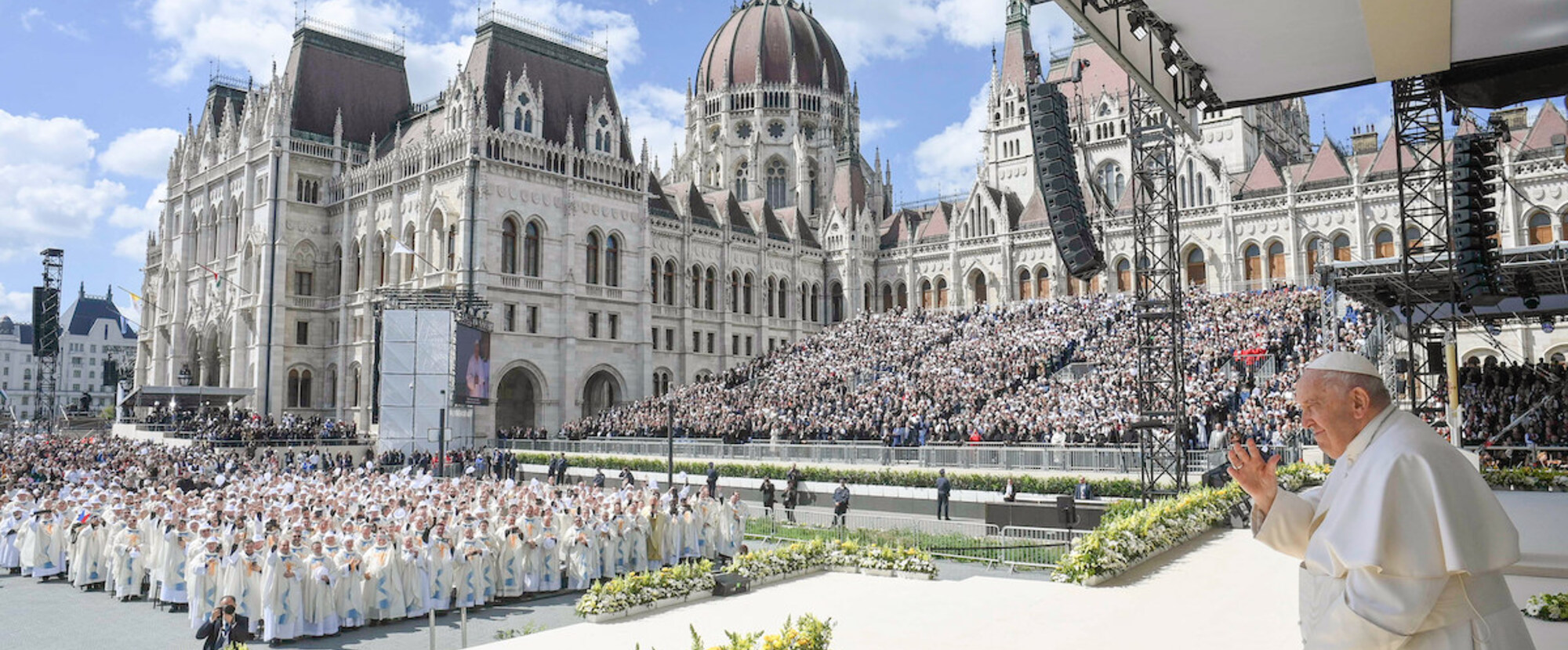 Papst Franziskus bei einem Open-Air Gottesdienst am 30. April 2023 auf dem Kossuth-Lajos-Platz in Budapest (Ungarn).