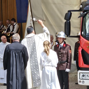 Feuerwehr Löschfahrzeug Segnung