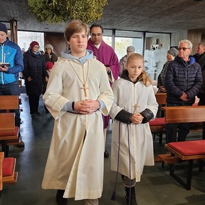 Einzug Alexander Hanner - Johanna Lang und Pater Kuruvila