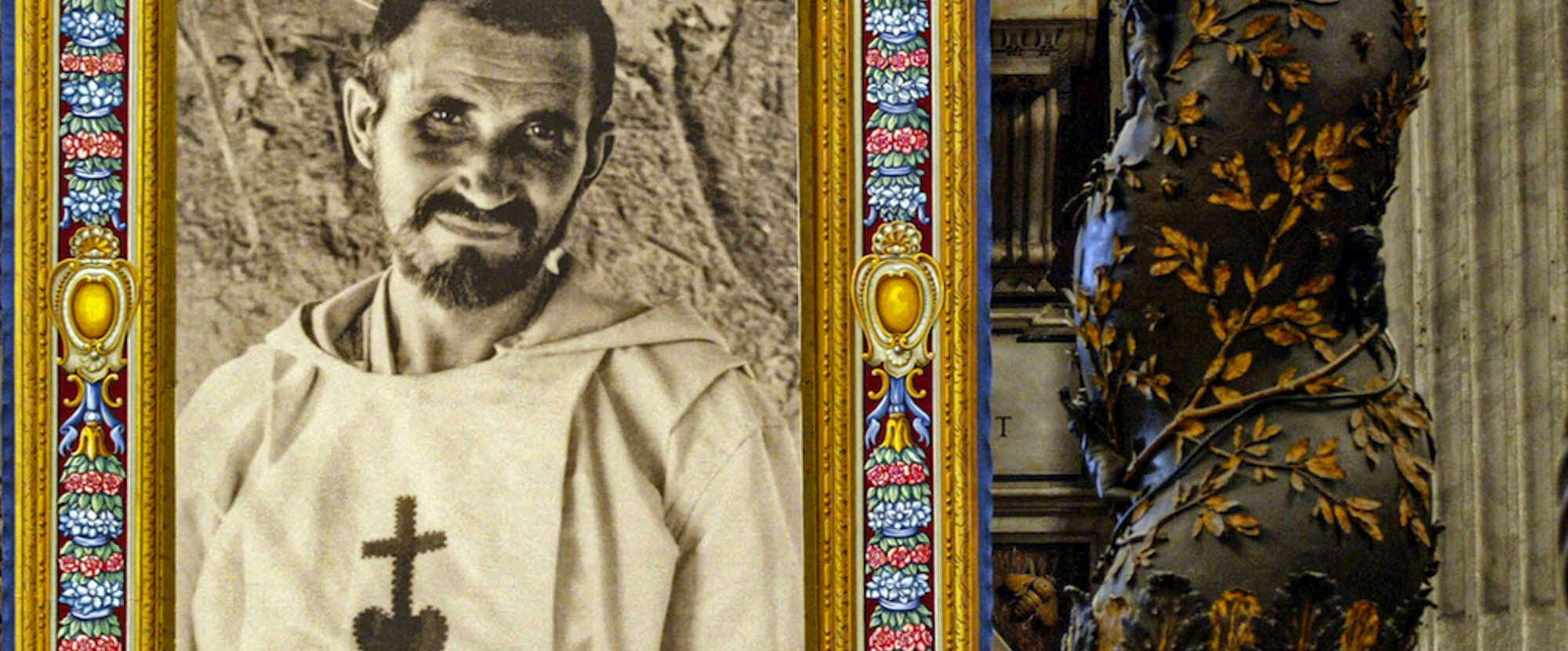 SeligsprechungMit einem Festgottesdienst im Petersdom ist der französische Einsiedler Charles de Foucauld am 13. November 2005  selig gesprochen worden. Im Auftrag von Papst Benedikt XVI. erhob Kurienkardinal Jose Saraiva Martins auch die beiden ita