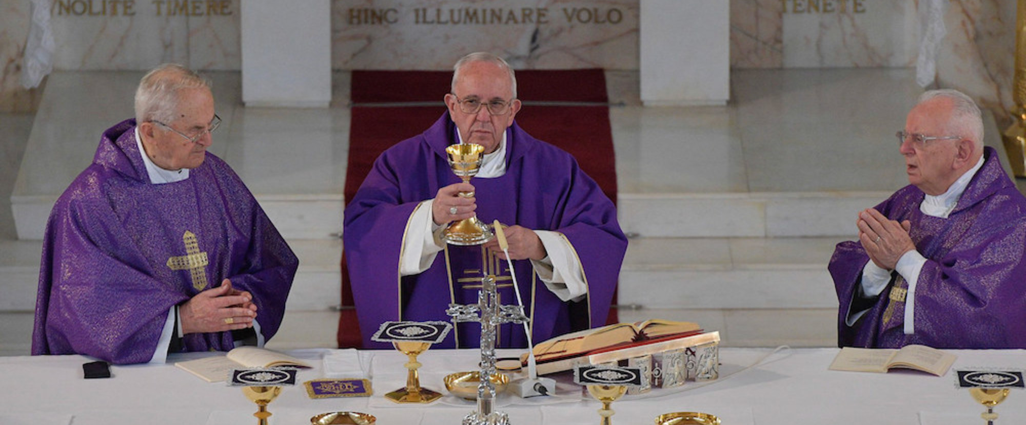 Papst Franziskus am letzten Tag der Fastenexerzitien am 10. März 2017 im geistlichen Haus in Ariccia. Der Heilige Vater feiert zum Abschluss der Exerzitien einen Gottesdienst für Syrien. In dem Haus des italienischen Franziskanermönchs Giulio Micheli